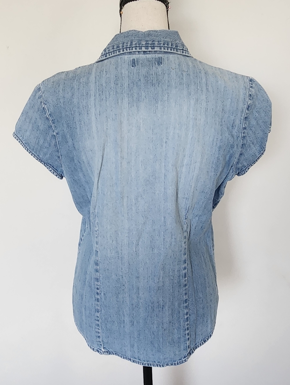 Denim Chambray Shirt Top Short Cap Sleeve Light Wash Snap Up Western Cowgirl M - Picture 3 of 9